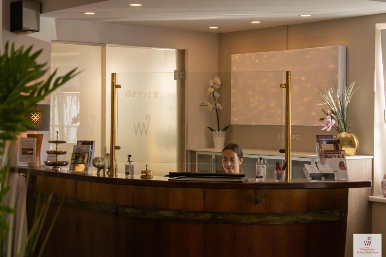 Winzerhotel กุมพอลด์สเคียร์เคน ภายนอก รูปภาพ