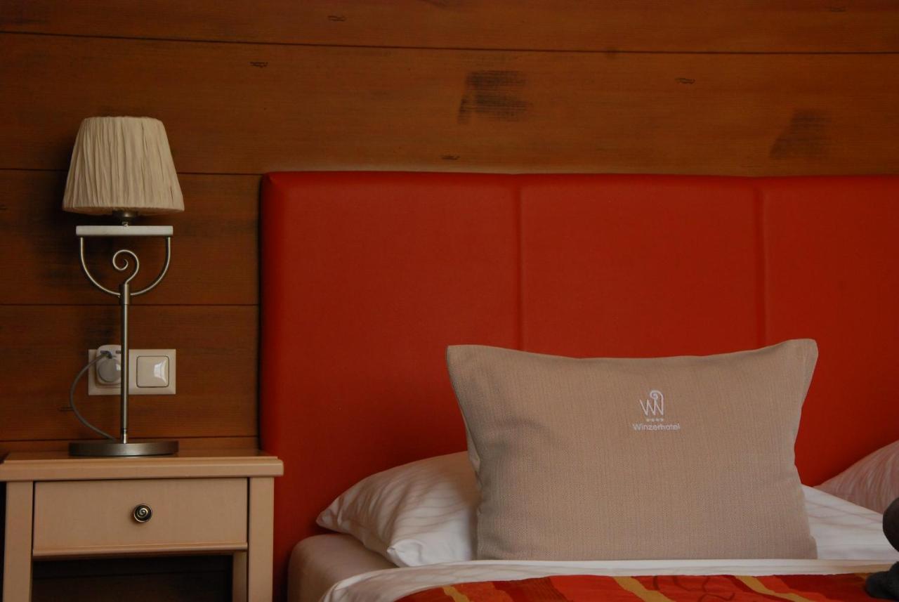 Winzerhotel กุมพอลด์สเคียร์เคน ภายนอก รูปภาพ