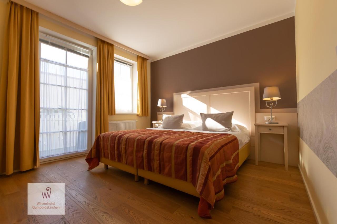 Winzerhotel กุมพอลด์สเคียร์เคน ภายนอก รูปภาพ